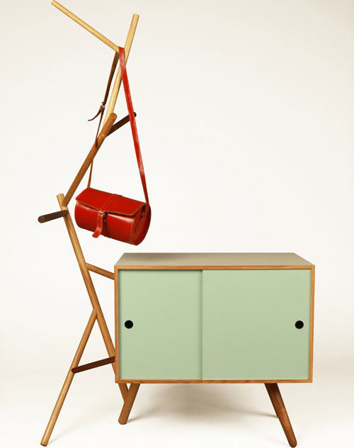 Show-Off-Eddie-Taylor-clothes-rack-storage