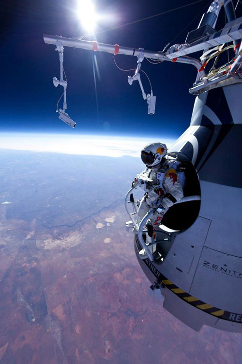 red-bull-stratos-skydiving-from-the-stratosphere