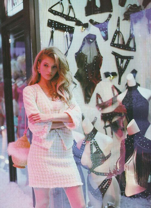 kate-moss-whips-chains-bondage