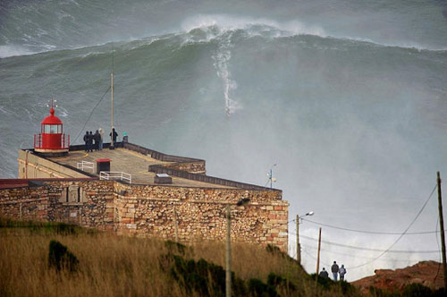 100-foot-wave