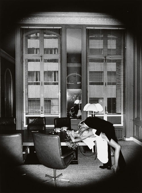helmut-newton-office-love-paris