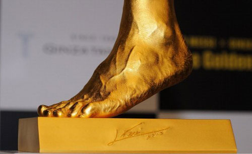lionel-messi-gold-foot-statue